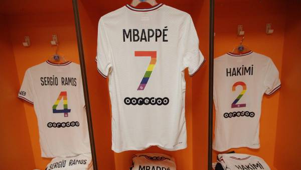 El PSG ha utilizado esta playera con los colores de la bandera LGTBI+ en su último partido de Liga en Francia contra el Montpellier.