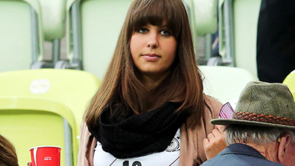 Las novias y esposas de los alemanes que engalanan la Euro