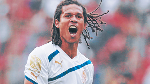 Douglas Caetano es un héroe de finales