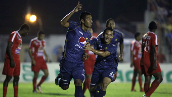 Motagua golea, Atlético Choloma en problemas