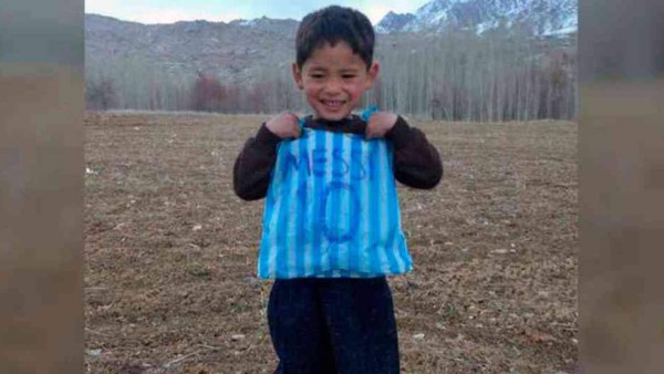 La pesadilla de Murtaza, el niño de la camisa de plástico de Messi: Amenazas y su huida