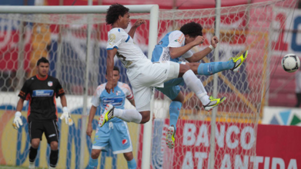 Olimpia defiende su corona goleando al Savio