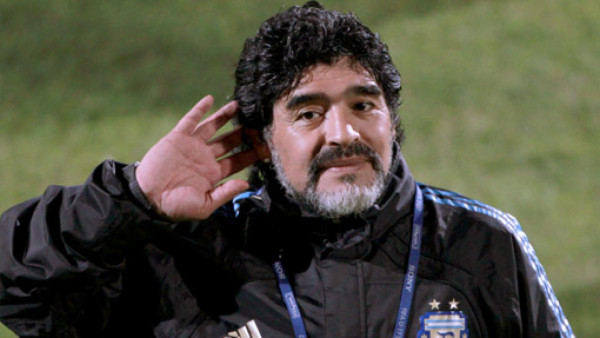 Maradona celebraría 50 años en Nápoles