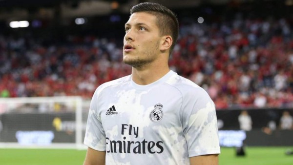 FOTOS: El jugador del Real Madrid, Luka Jovic, habría abandonado a su mujer por esta nueva conquista
