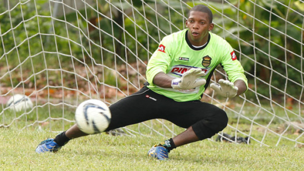 Luis López, un delantero que ahora defiende el marco de Real España