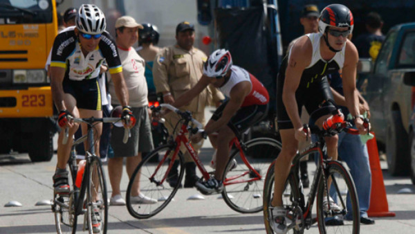 Triatlón bajo el sol de Puerto Cortés
