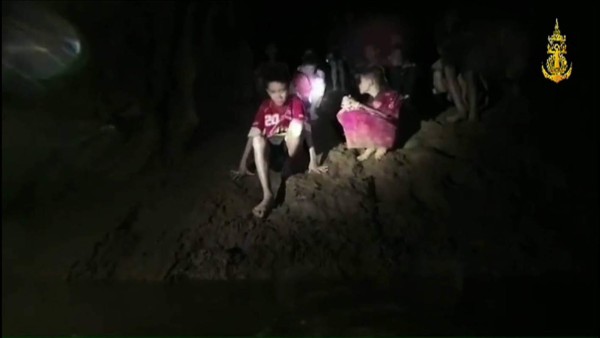 ¡El mundo aplaude! Rescatados los 12 niños y su entrenador de la cueva inundada en Tailandia&nbsp;&nbsp;