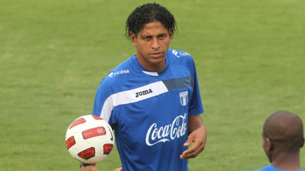 Carlo Costly, cerca de jugar en Grecia