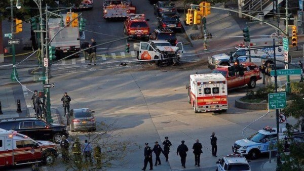 EN FOTOS: Momentos de terror cuando camión embiste a peatones en Nueva York