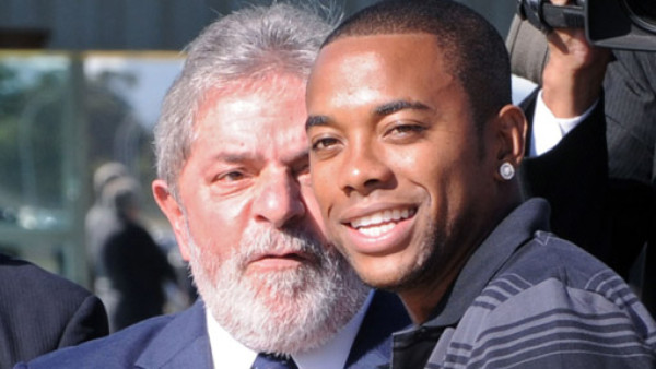 Robinho entre el City y Santos