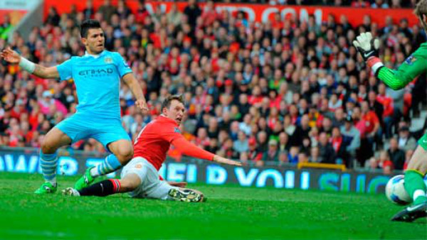 El City golea 6-1 al United en el derbi de Manchester.