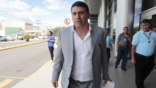 Luis Suárez regresó a Honduras en silencio