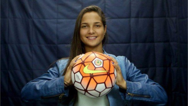 Deyna Castellanos, la futbolista venezolana hincha del Saprissa