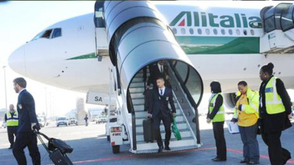 Un rayo alcanza el avión en que viajaba selección de Italia