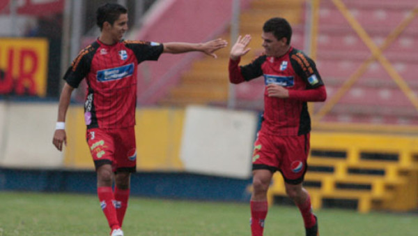 De Souza salva al Olimpia de otra derrota