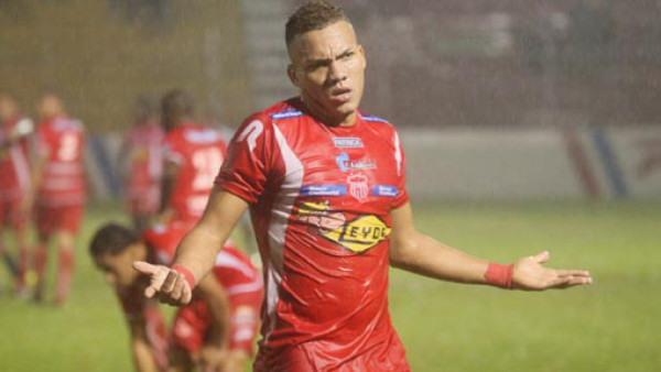 Técnico del Vida, molesto con Peralta y Quioto