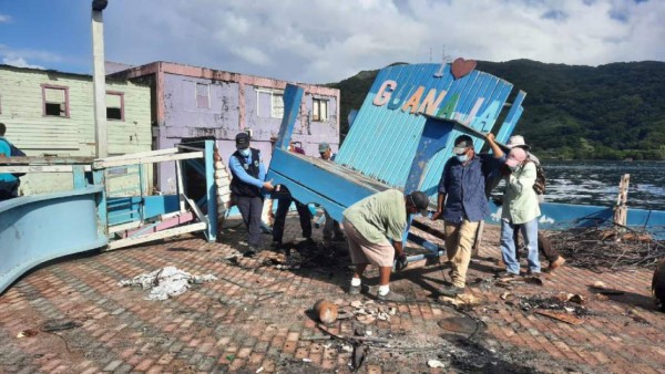 Nuevas fotos tras devastador incendio: Más de 90 familias afectadas y media isla de Guanaja quemada