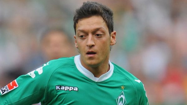 Manchester United va por Ozil