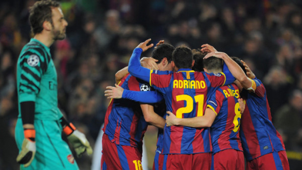 El Barcelona clasifica sufriendo