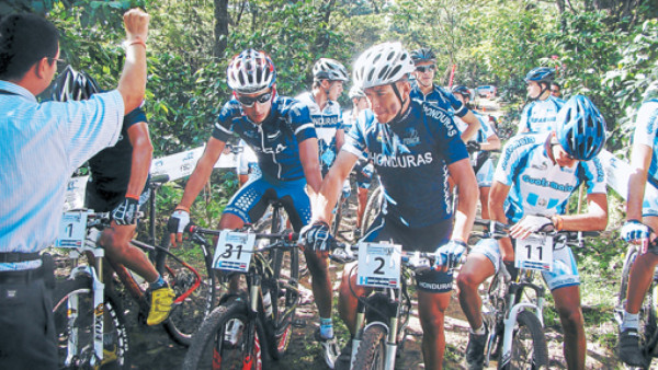 Ciclistas de Honduras regresan con oro y plata de El Salvador