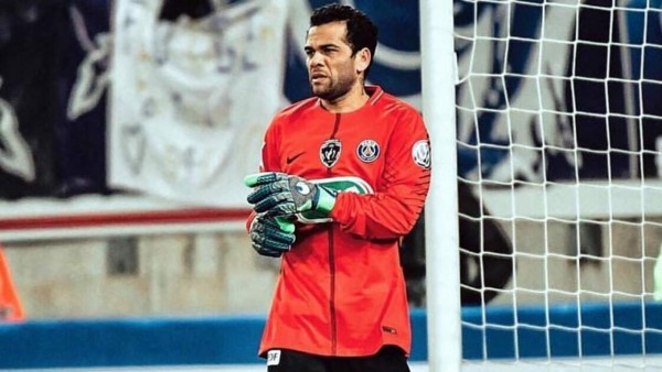 ¡Se pusieron los guantes! Jugadores de campo que tuvieron que defender el marco de su equipo