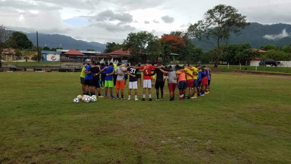 RUMORES+FICHAJES: Erick Andino se iría a Europa y Wilmer Cruz busca portero