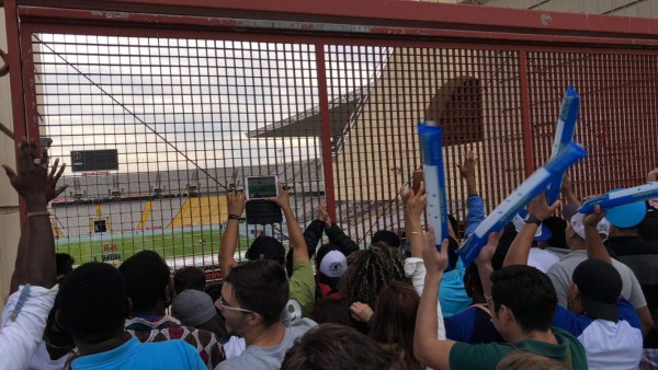 Hondureños en Barcelona: De la ilusión a la frustración por ver a la selección de Honduras