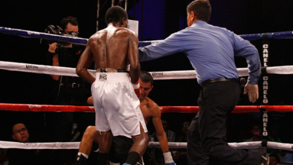 'El Muñeco' vence a otro mexicano