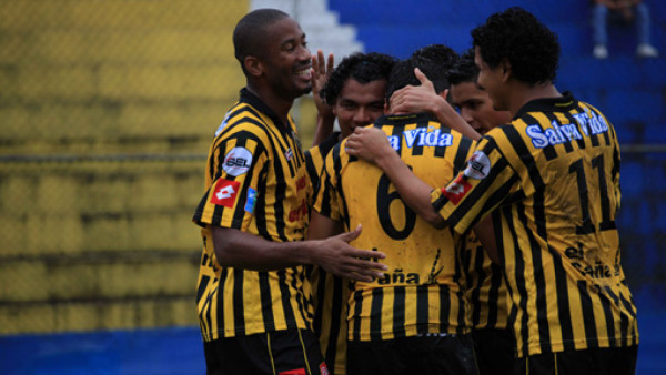 Real España, nuevo líder del Apertura