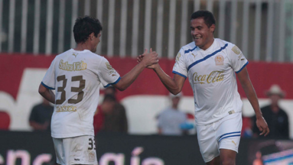 Roger Rojas intratable y contundente ante Marathón