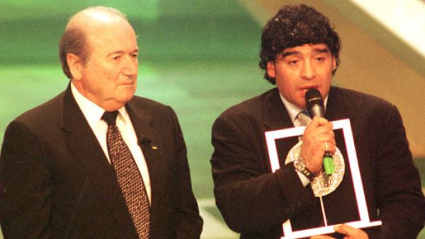 Blatter: 'Maradona critica a la FIFA y luego pide trabajo'