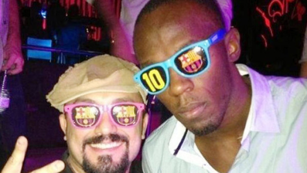 Usain Bolt disfrutó una noche con gafas del Barcelona