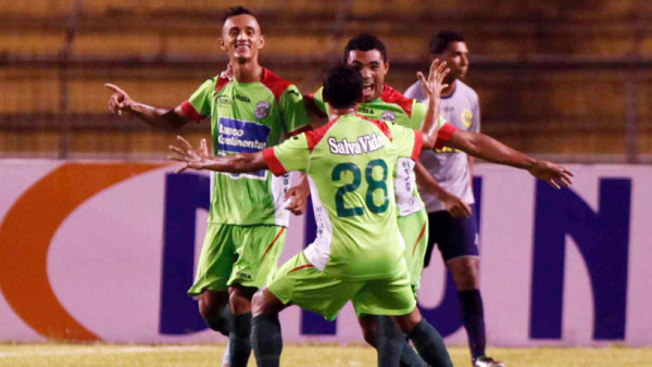 Titubeante debut de Marathón ante Parrillas One