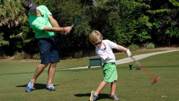 Tommy Morrisey, el niño que juega al golf sin un brazo