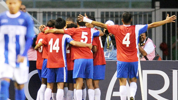 Costa Rica convoca a todo su arsenal ante Honduras