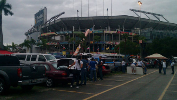 Ambiente catracho en el Sun Life de Miami