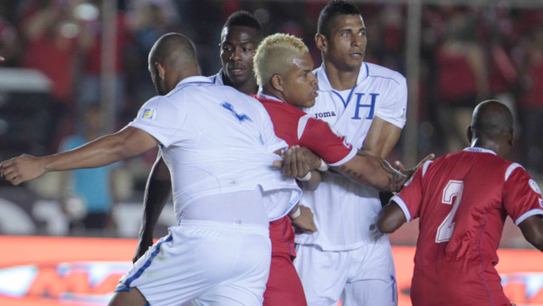 Honduras tropieza en Panamá