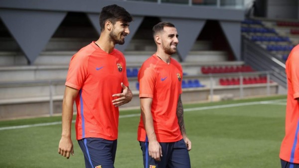 ¡Fichajes! El sorpresivo DT que se ofrece al Real Madrid y la lista de bajas del Barça