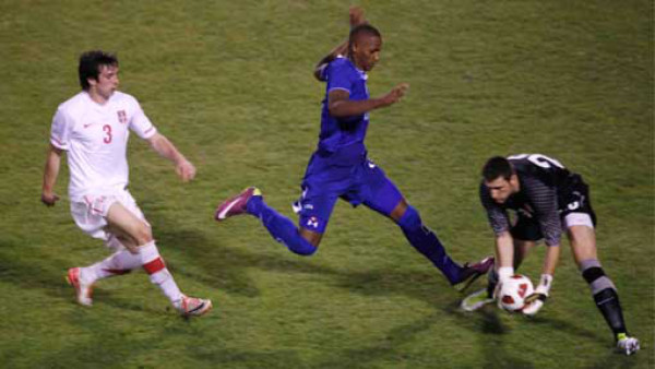 Honduras le gana a Serbia