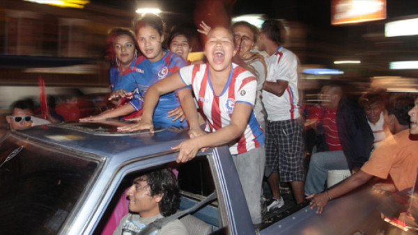 La afición olimpista festeja a lo grande la Copa 24