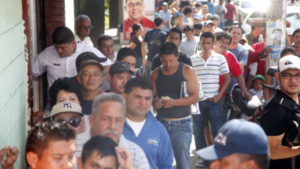 Largas filas por la compra de los boletos