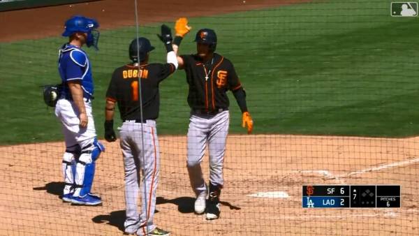 Así celebró el hondureño una de sus carreras conseguidas ante Dodgers.