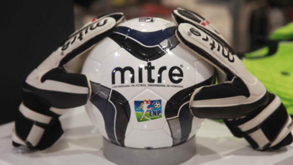 Liga Nacional de Honduras presenta su nuevo balón oficial