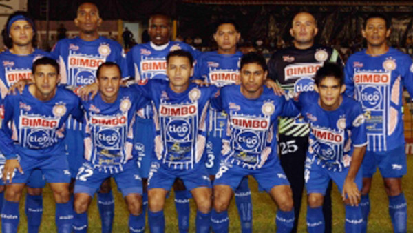 Disparan contra futbolistas en El Salvador