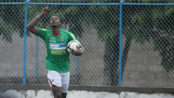 Marathón empató con Vida gracias a Mitchel Brown