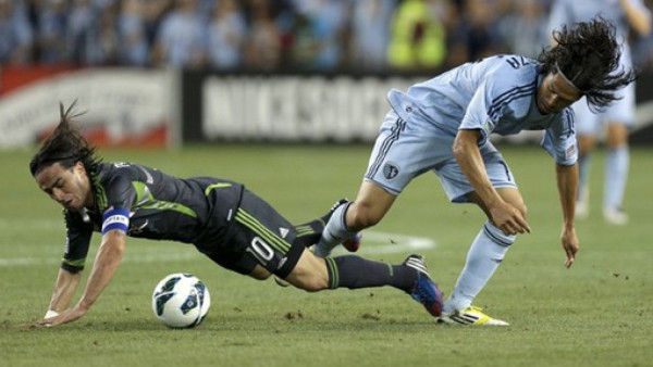 ¡Felicita a Roger Espinoza por el título ganado!