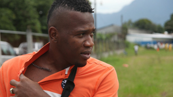 Bodden visita a compañeros del Victoria