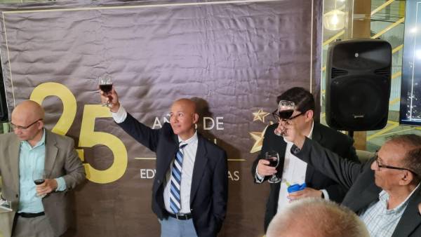 ¡25 años de fútbol! Edwin Banegas recibió homenaje por su trayectoria como jefe de prensa en Fenafuth