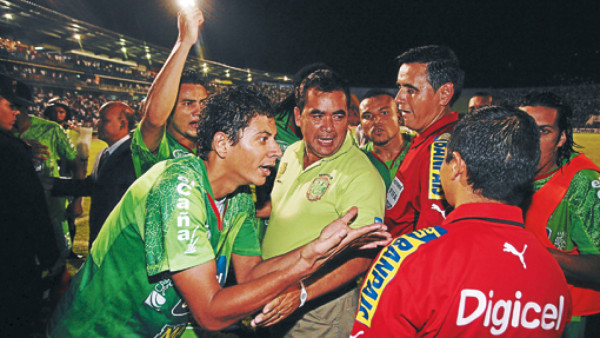 Yankel explota contra Benigno Pineda