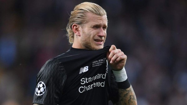 Fotos: Karius planta al Liverpool y se marcha a Grecia con su espectacular novia